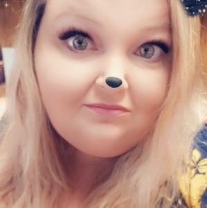 Meet your Posher, Debora